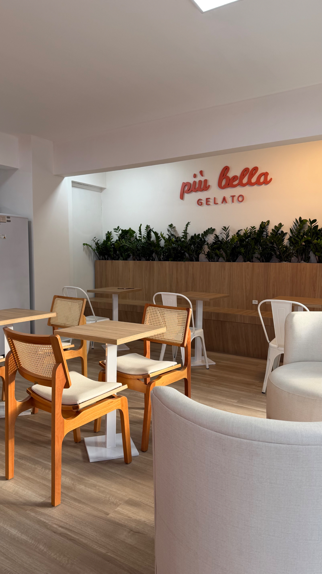 Interior da unidade Più Bella Gelato — Victor Konder, Blumenau